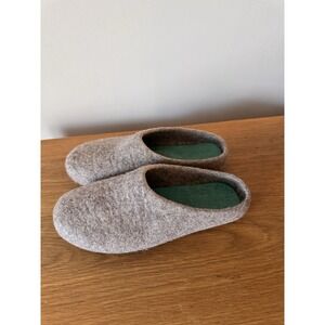 Kyrgies Wool Felt Slippers Casual Oatmeal Size 44EU (11-11.5 US)